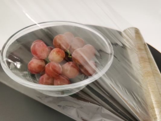 Pembungkus Film Cling PVDC Penghalang Tinggi Mudah Melampirkan Makanan Stretch Wrap Film Roll BPA Free